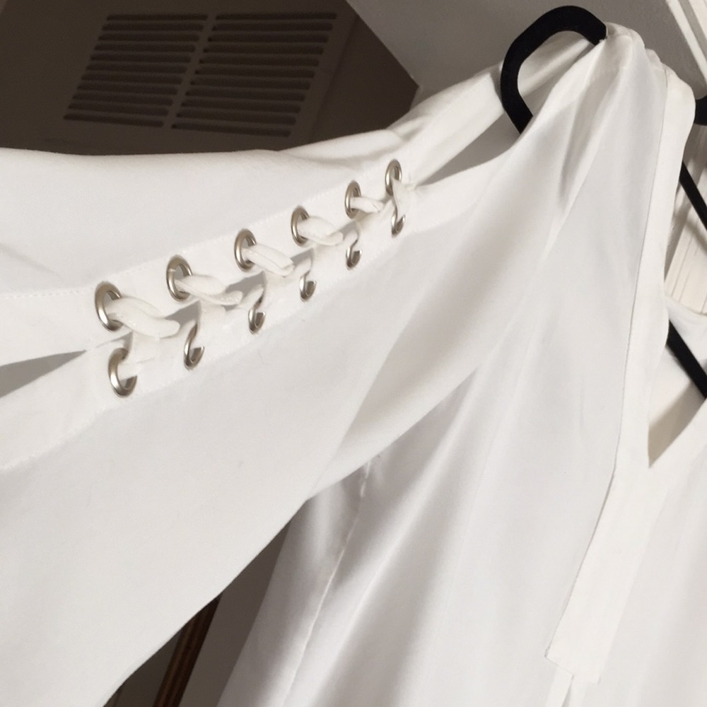Chico’s size 1 white cold shoulder with lacing